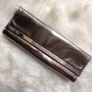 VTG Y2K / 2000s Xhilaration Long Silver Clutch w/ Tiny Snakeskin Crackle Pattern
